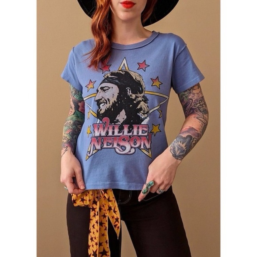 Daydreamer Willie Nelson In Stars Reverse Girlfriend Tee Graphic Periwinkle M